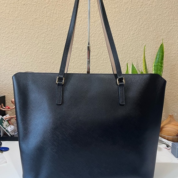MCM BLACK SAFFIANO LEATHER TOTE WITH POUCH - Picture 3 of 16